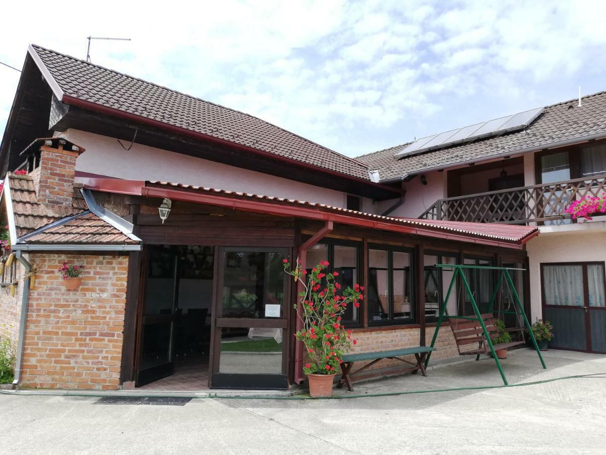 T.S.G. Simanovic Hotel Klinca Sela Exterior photo