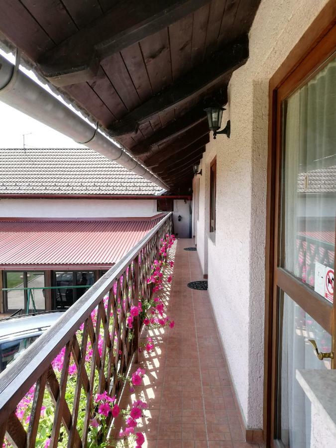 T.S.G. Simanovic Hotel Klinca Sela Exterior photo